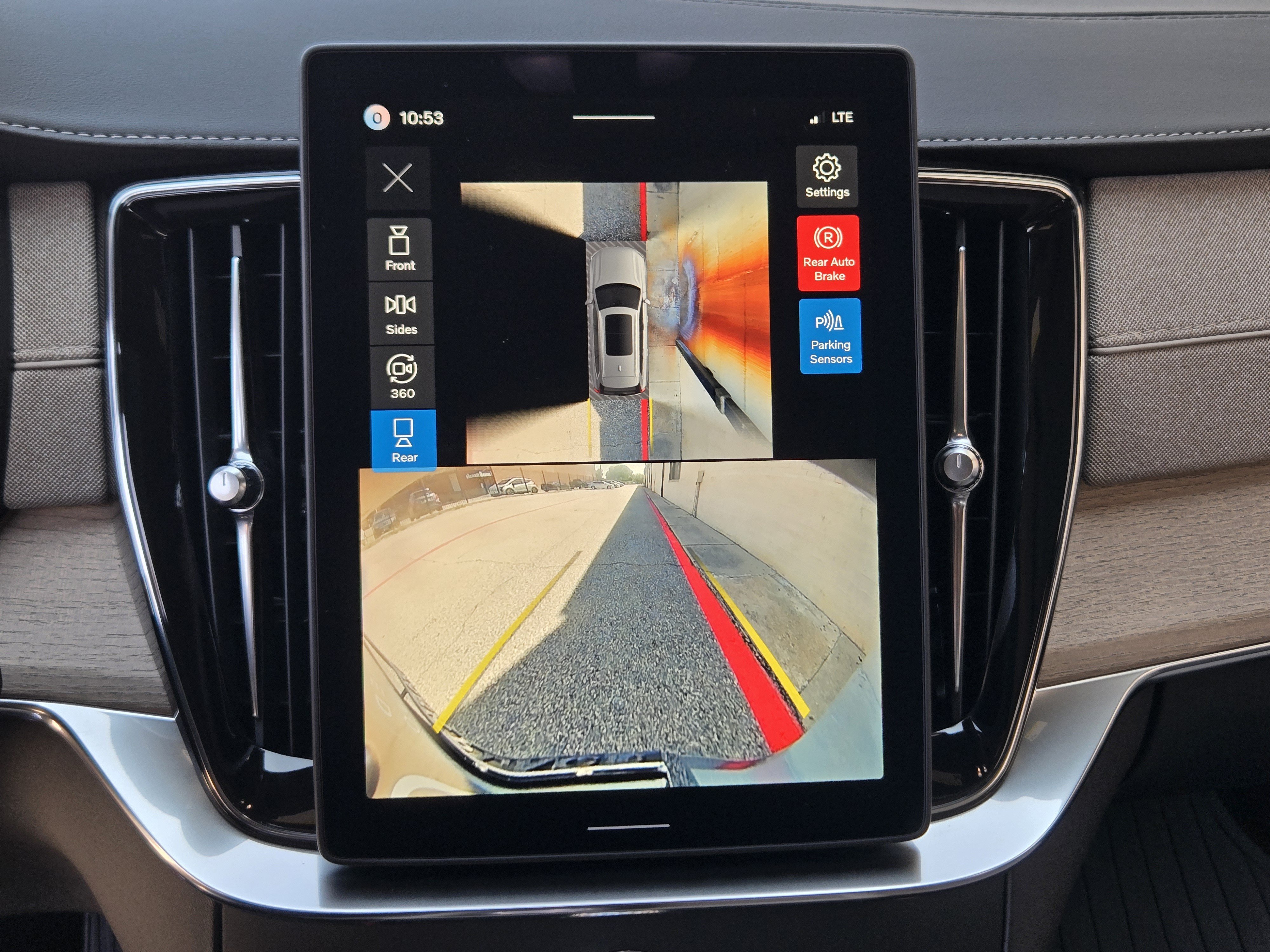 Certified 2026 Volvo XC90 B6 Plus w/ Protection Package Premier AWD/4WD image 16