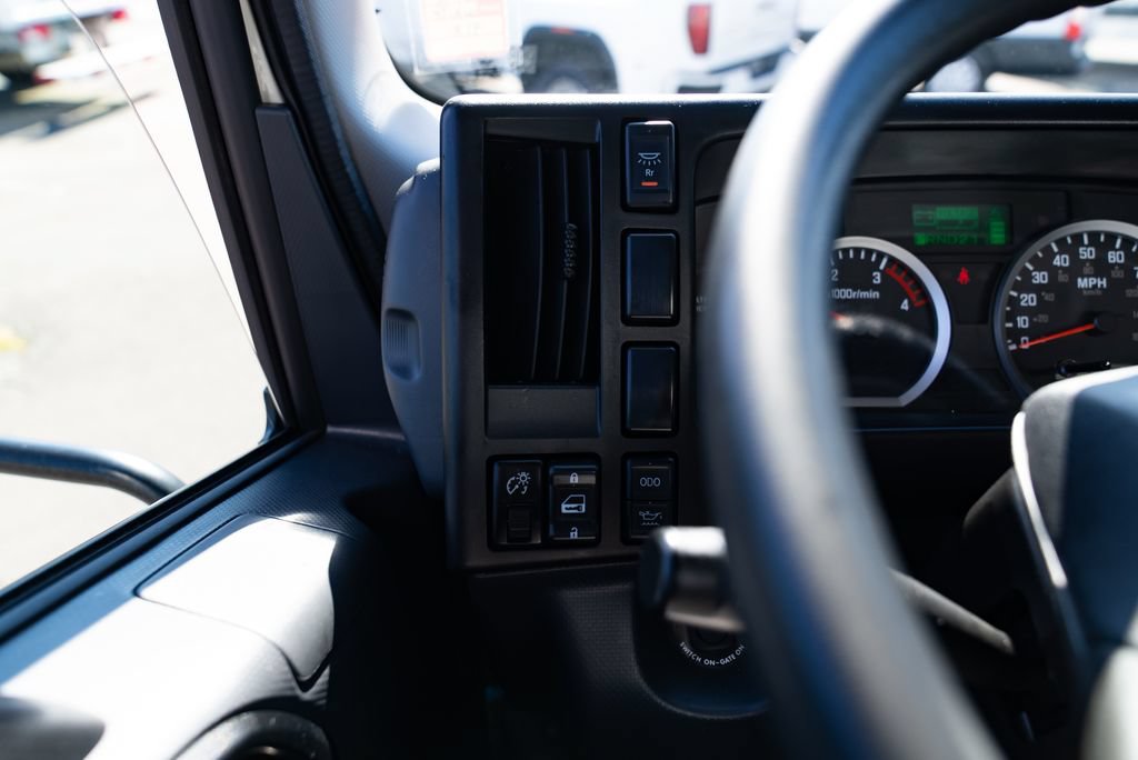 Used 2023 Isuzu NPR RWD image 12