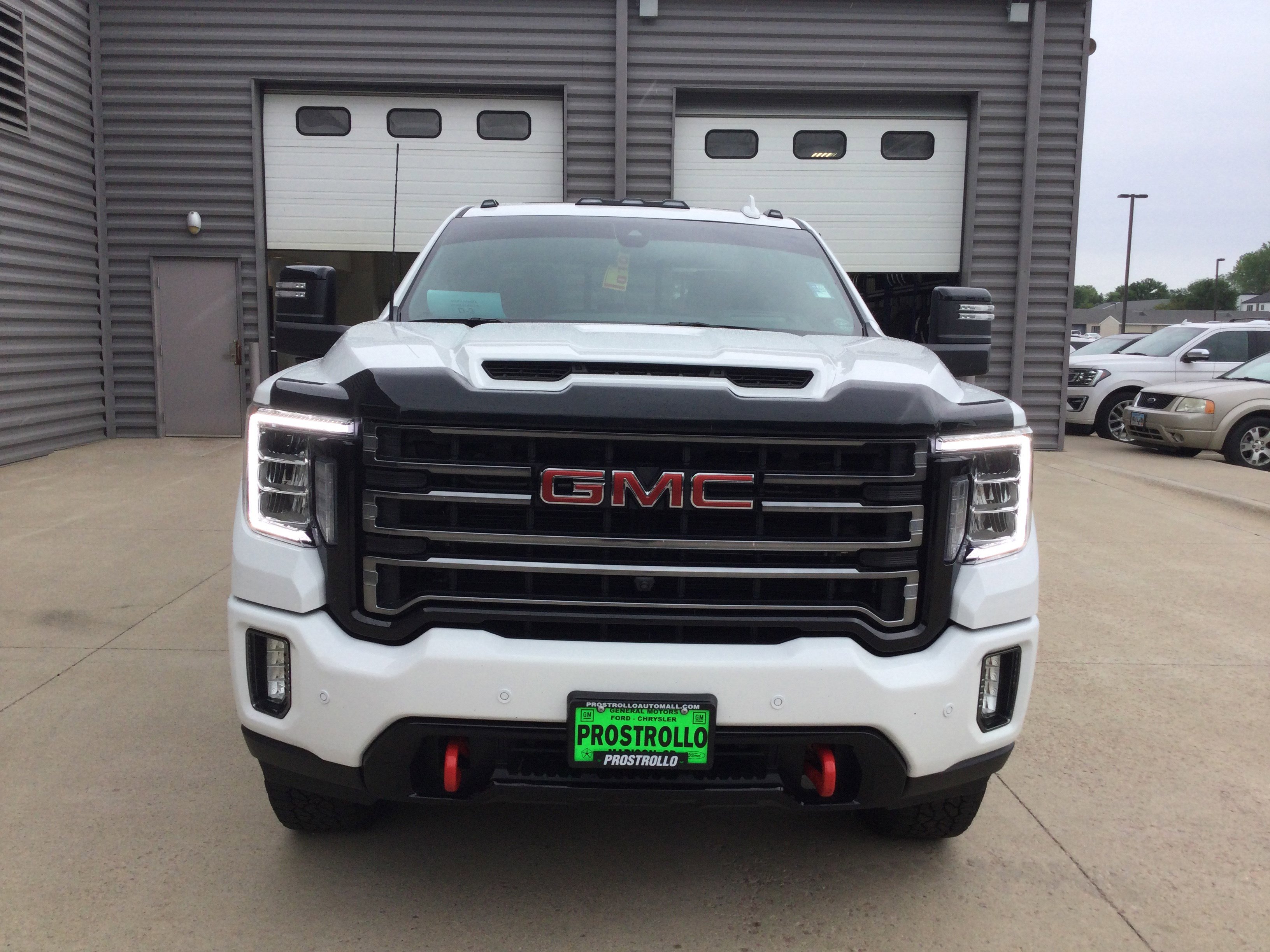 Used 2021 GMC Sierra 2500 AT4 w/ AT4 Premium Plus Package AWD/4WD image 3