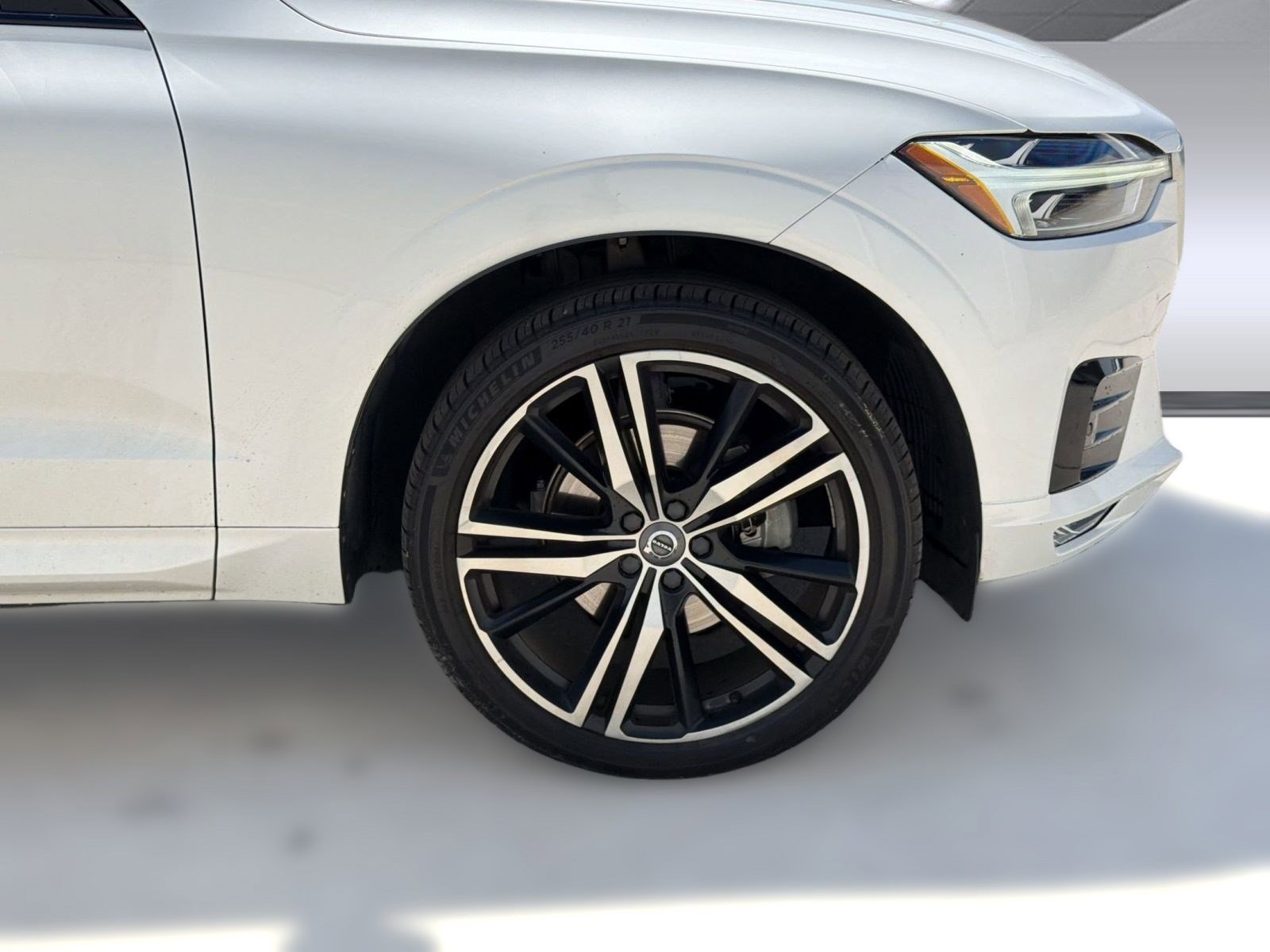 Used 2020 Volvo XC60 T5 R-Design w/ Protection Package Premier AWD/4WD image 10