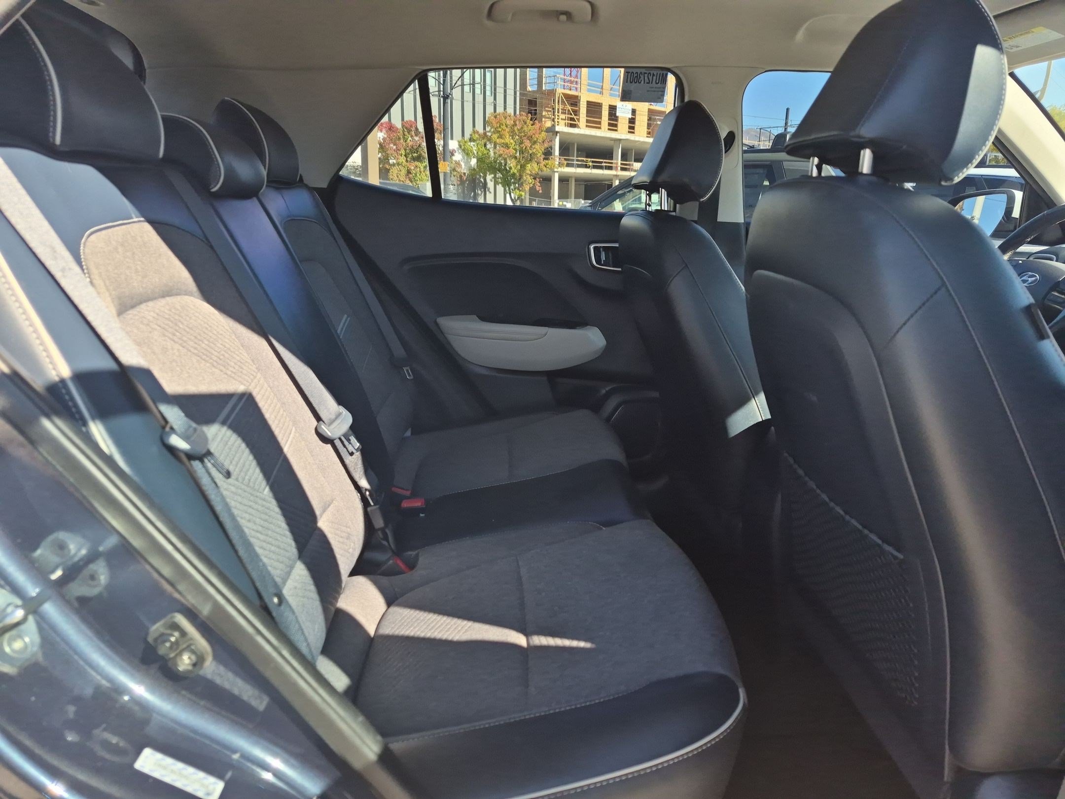 Used 2021 Hyundai Venue FWD image 29