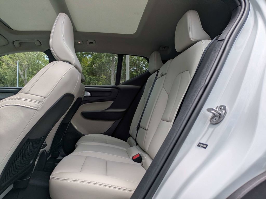 Certified 2024 Volvo XC40 B5 Plus w/ Protection Package Premier AWD/4WD image 16