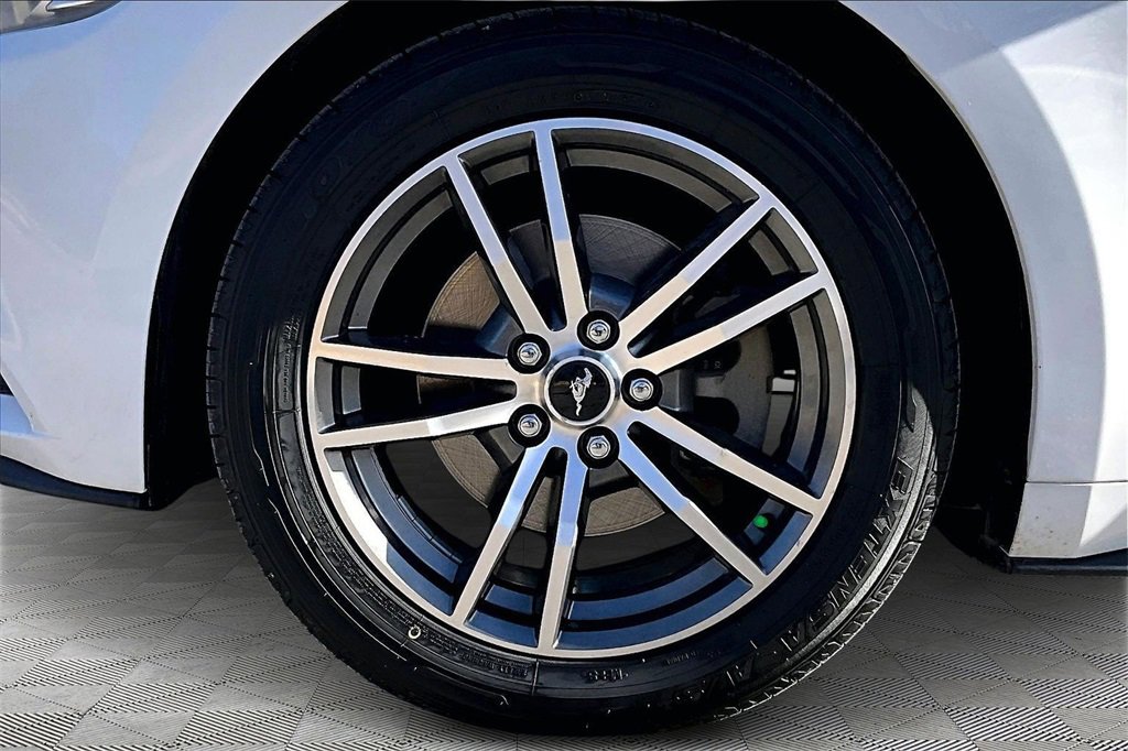 Used 2016 Ford Mustang Coupe image 9