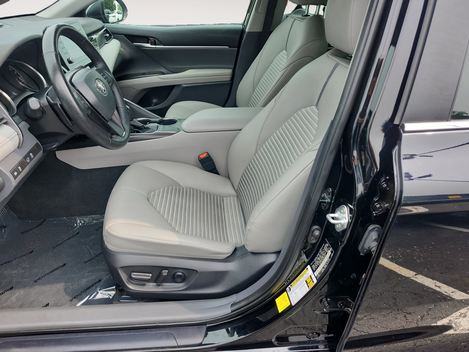 Used 2022 Toyota Camry SE FWD image 10