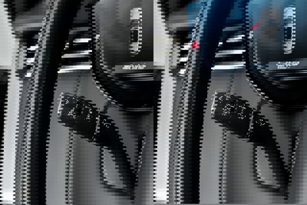 Used 2023 Land Rover Range Rover SV image 30