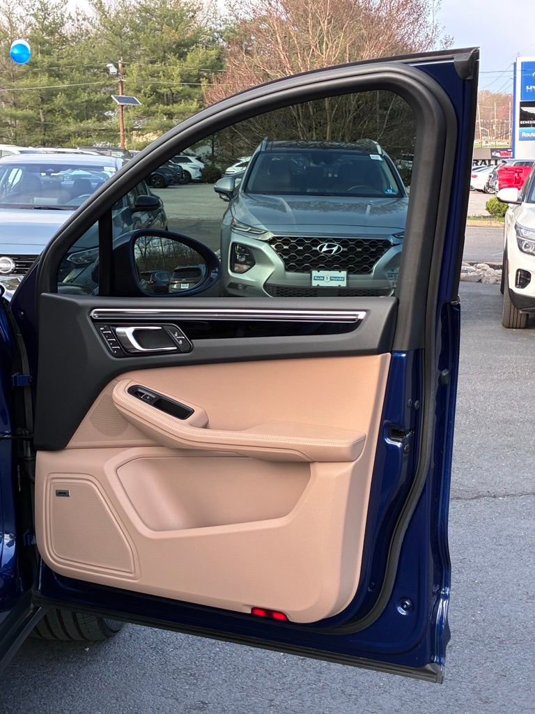 Used 2023 Porsche Macan S AWD/4WD image 59