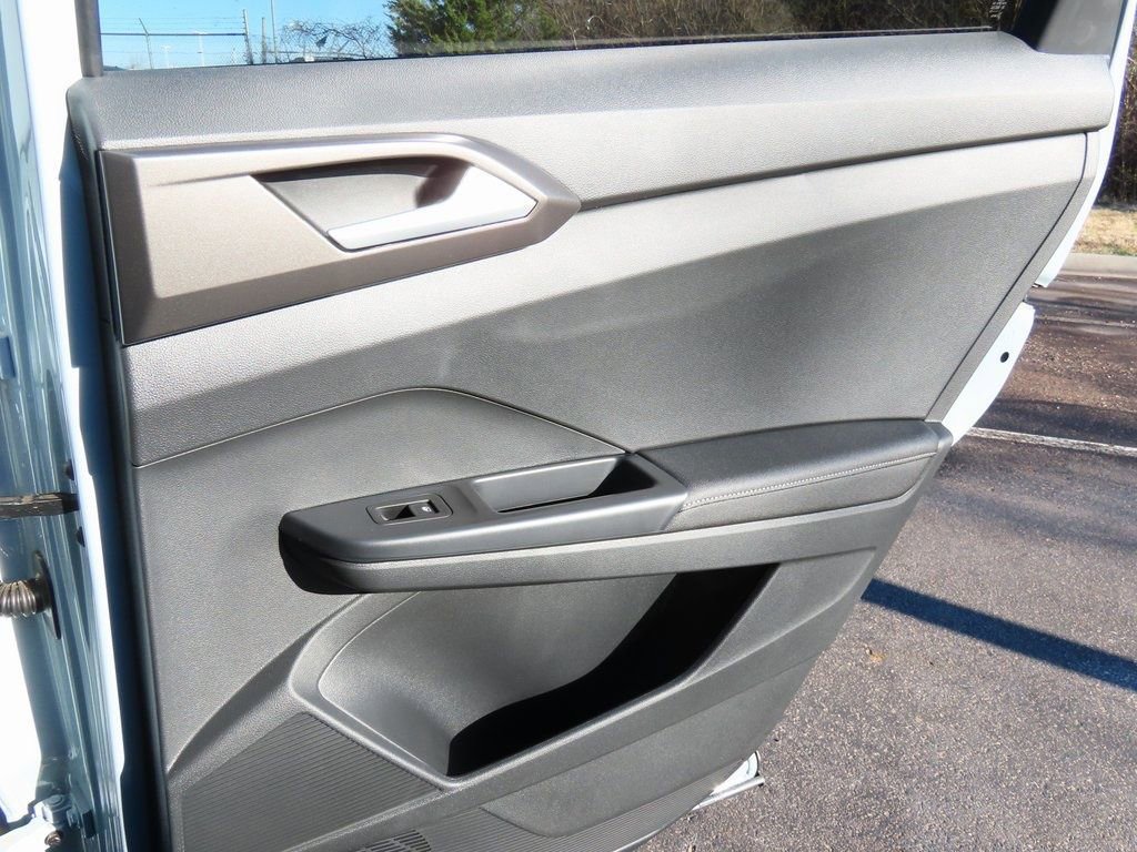 New 2025 Volkswagen Taos SE image 18