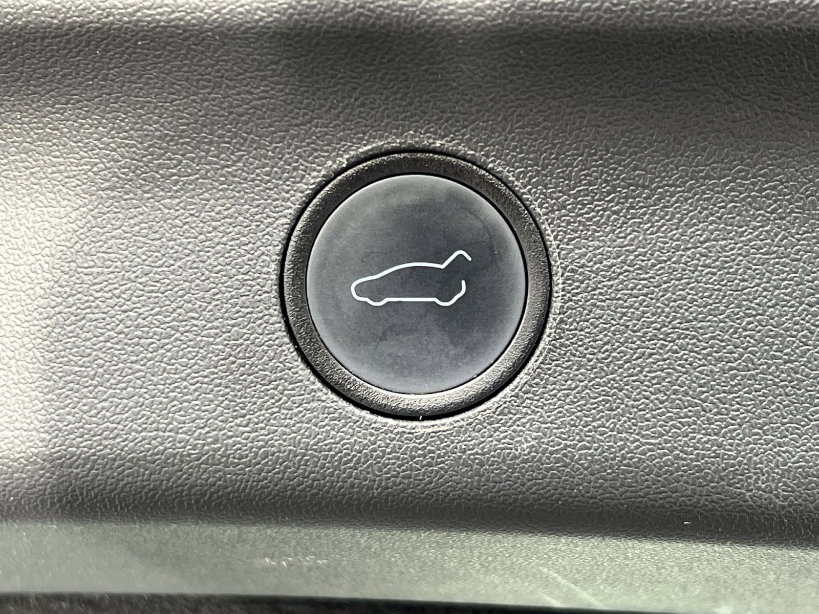 Used 2022 Tesla Model Y Long Range image 25