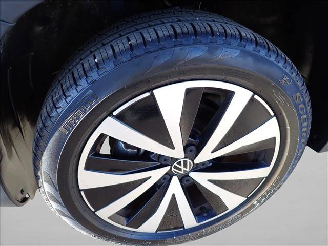 Used 2022 Volkswagen Taos SE w/ Panoramic Sunroof Package image 7