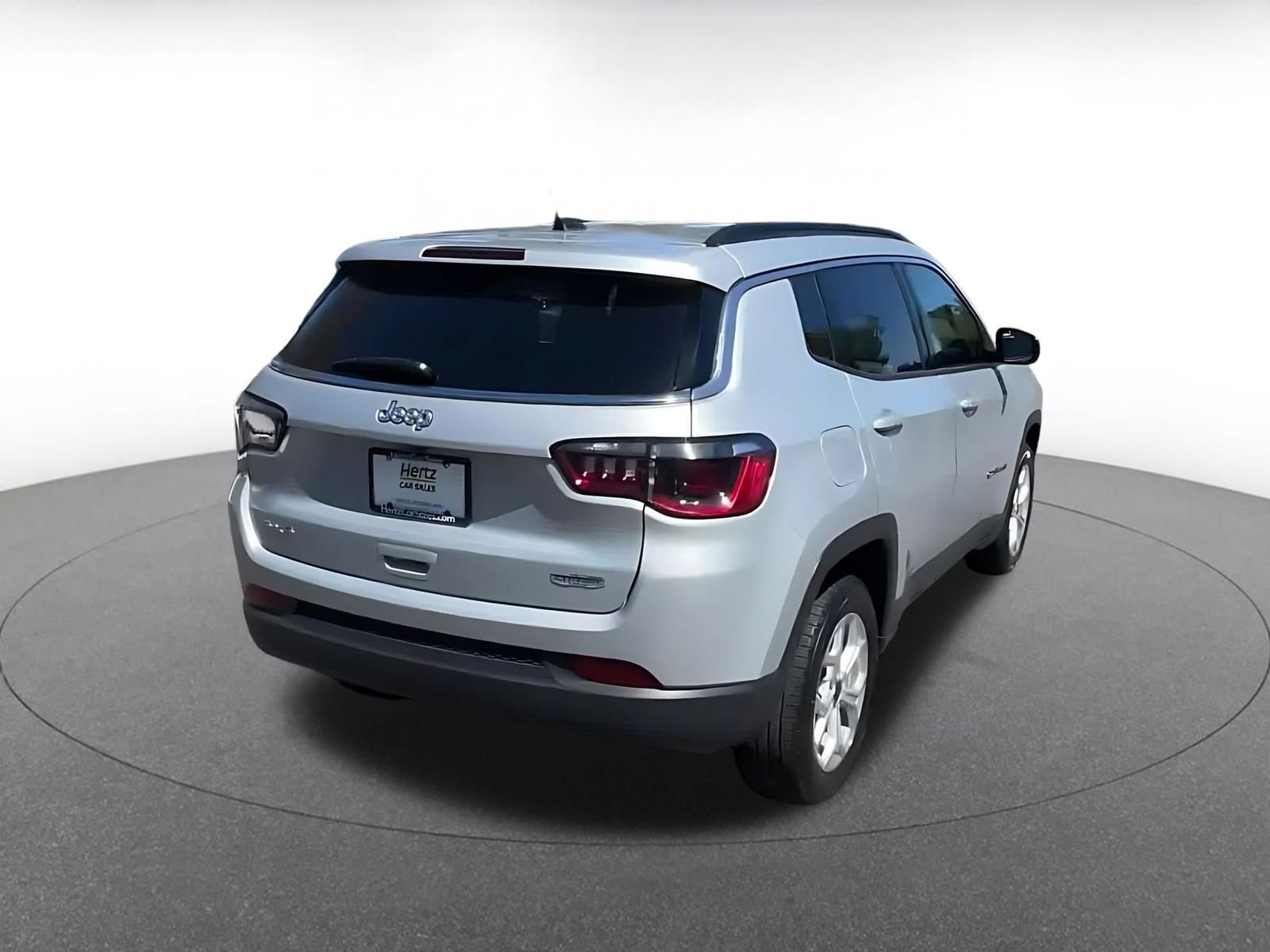 Used 2025 Jeep Compass Latitude AWD/4WD image 14