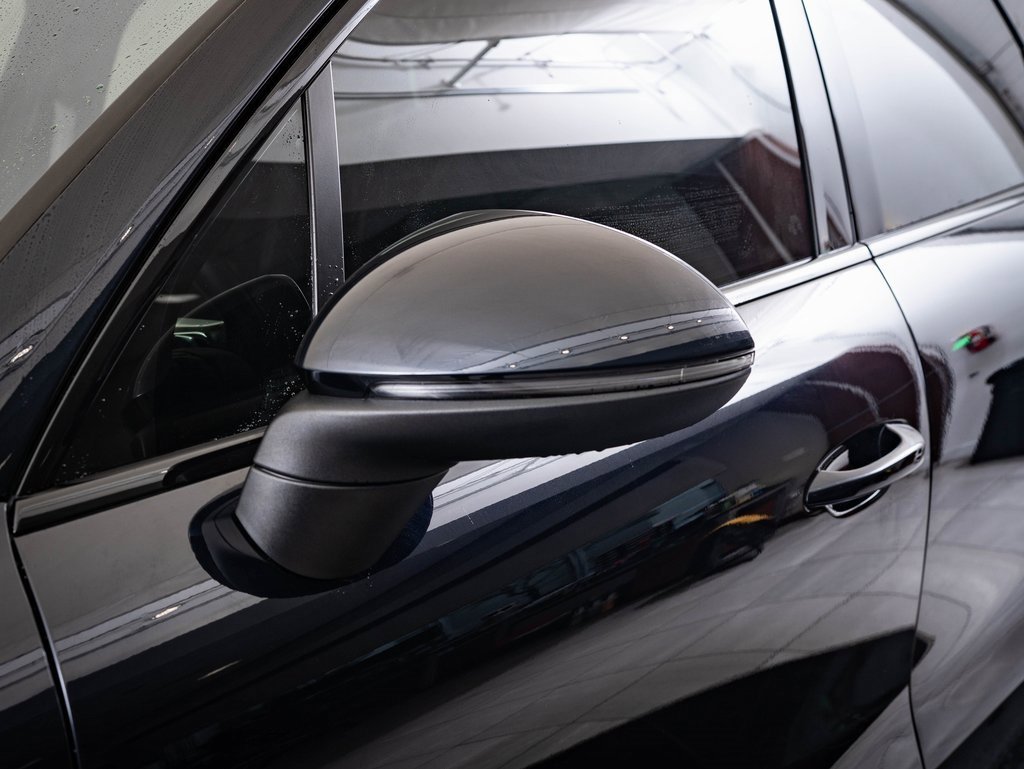 Used 2023 Porsche Cayenne Platinum Edition image 16