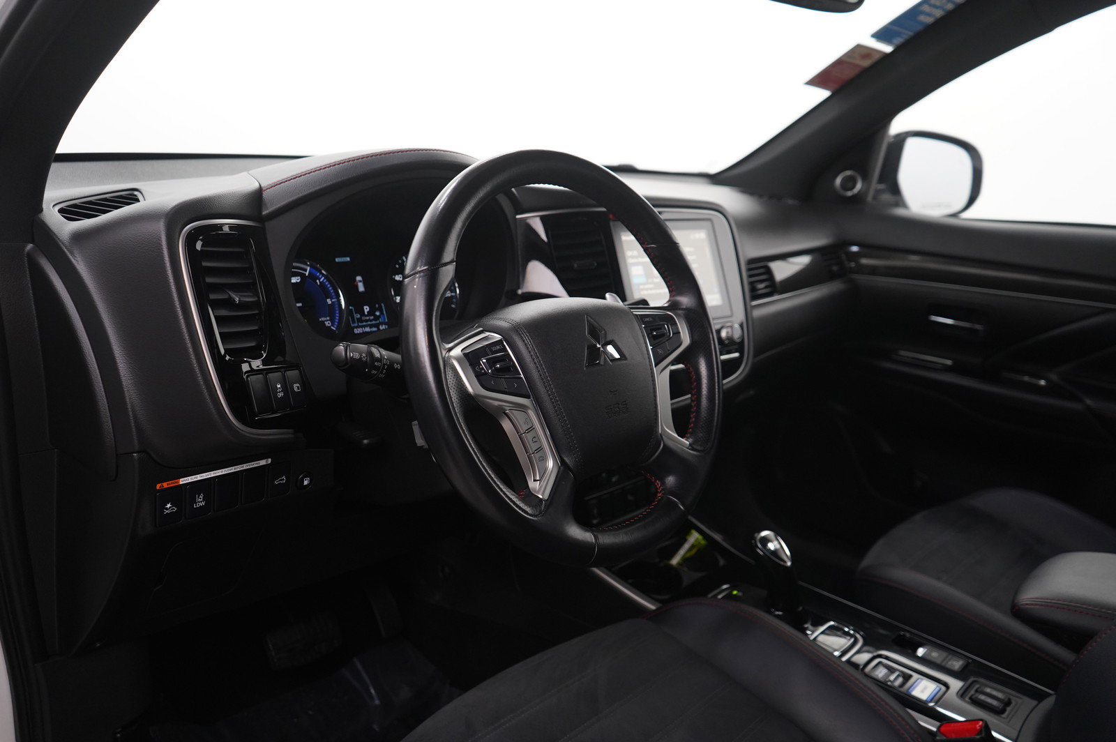 Used 2022 Mitsubishi Outlander LE image 15