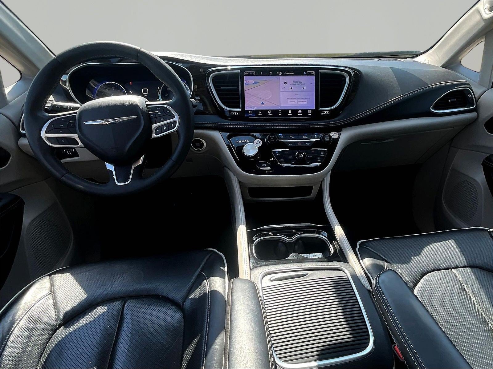 Used 2023 Chrysler Pacifica Limited FWD image 15