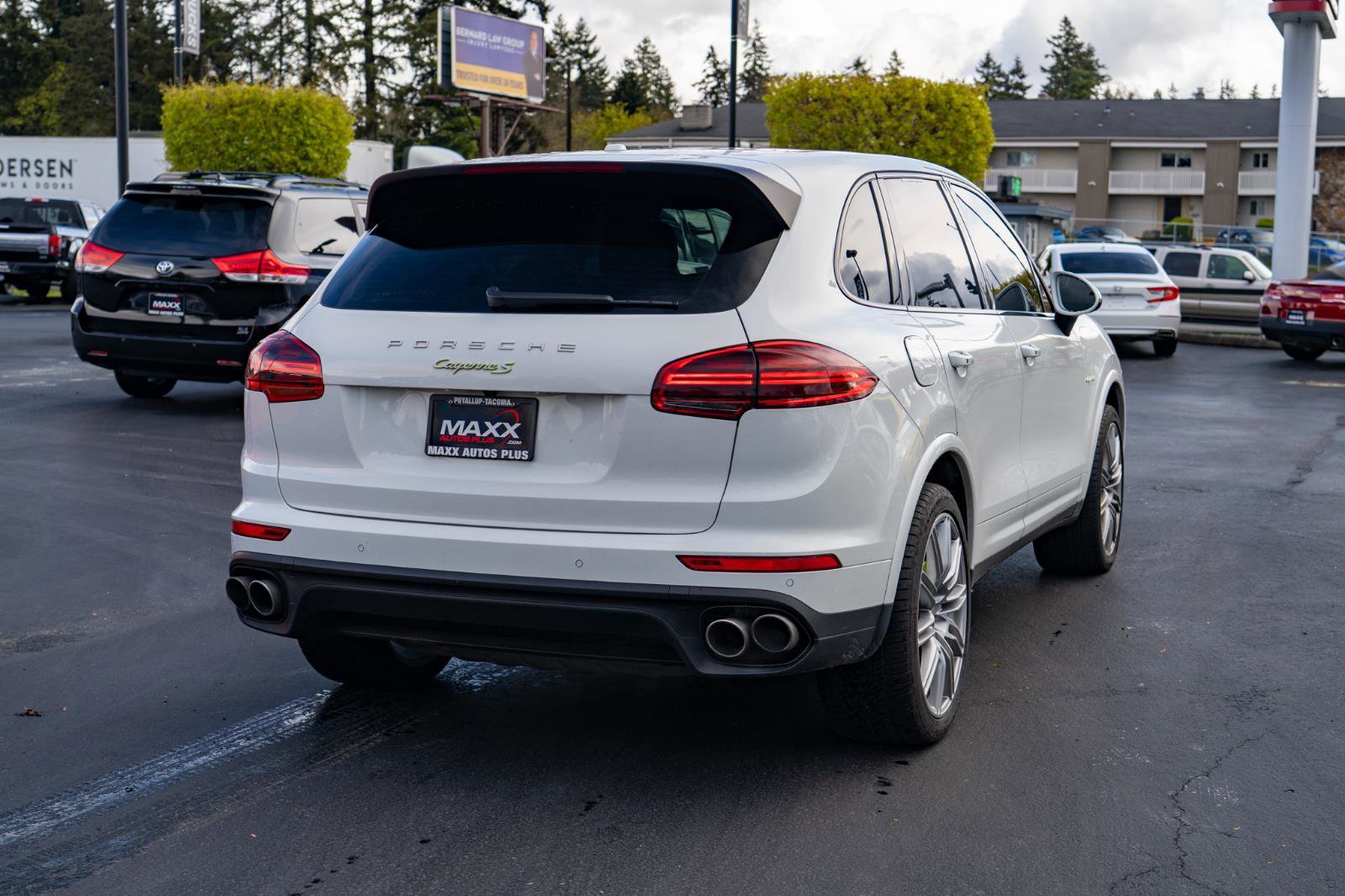 Used 2017 Porsche Cayenne S Platinum AWD/4WD image 9