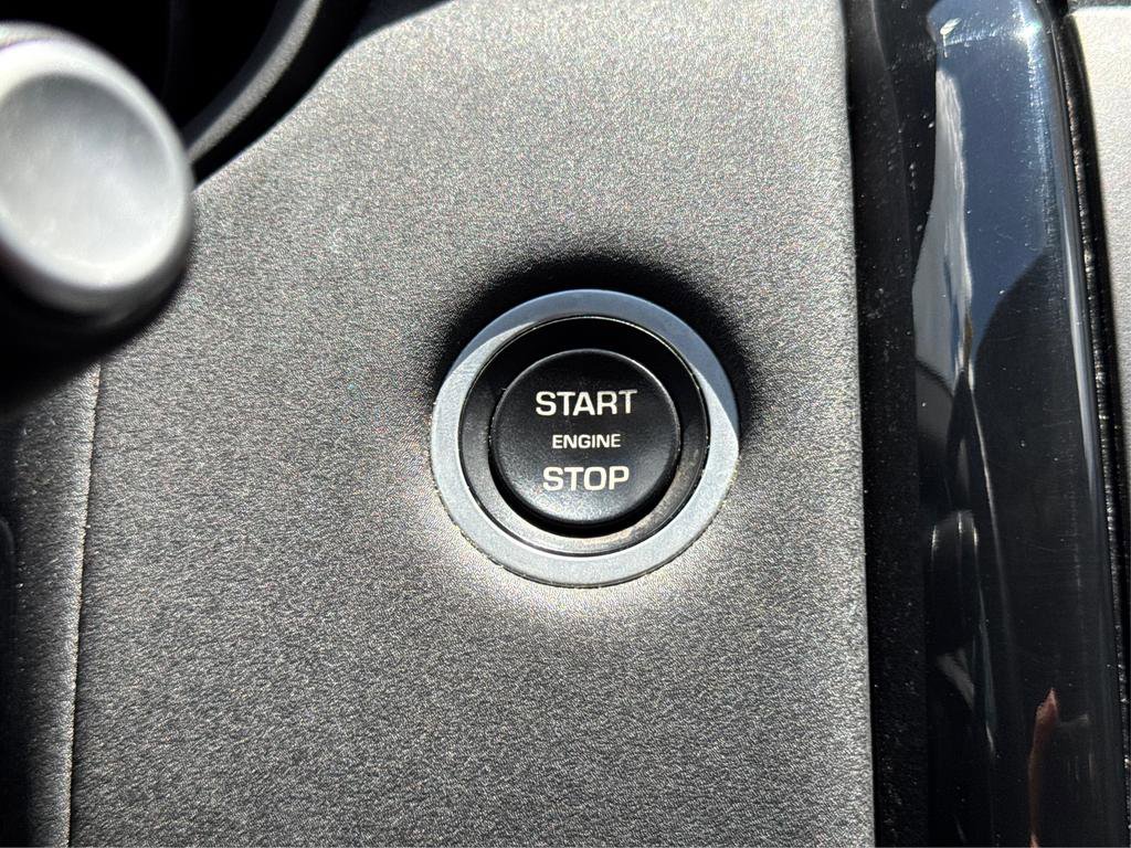 Used 2017 Land Rover Discovery SE AWD/4WD image 32