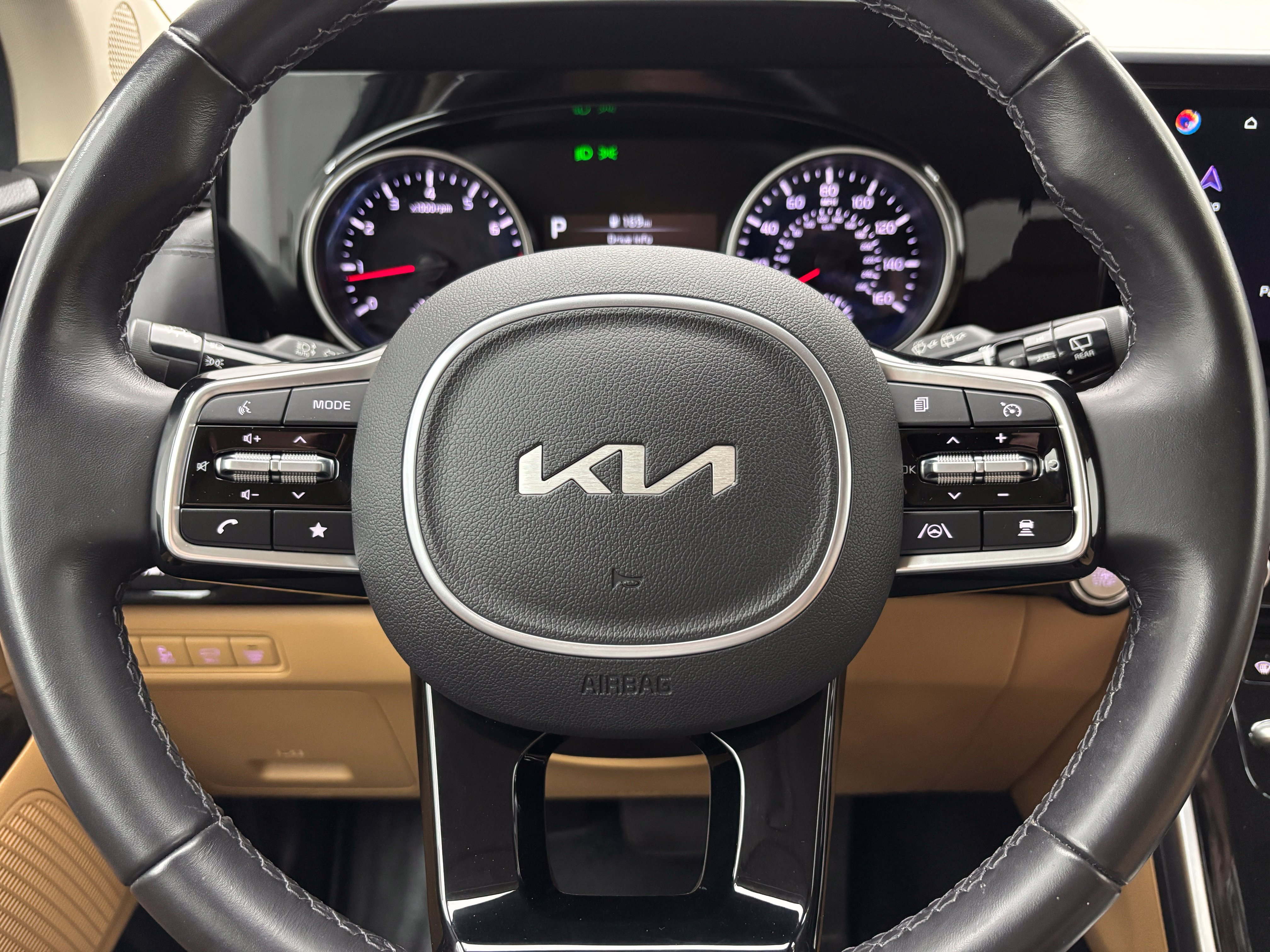Used 2023 Kia Carnival EX FWD image 19