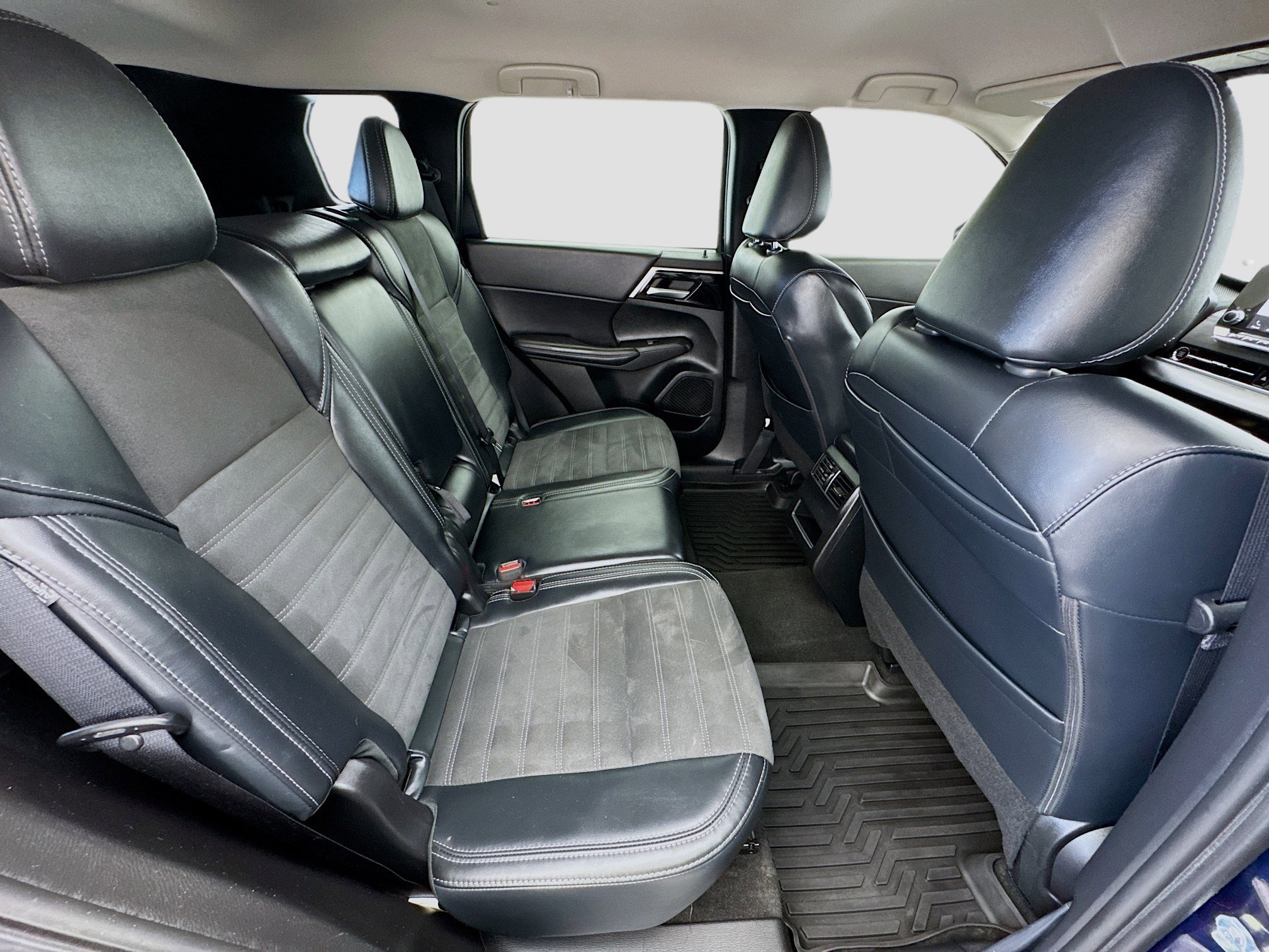 Used 2024 Mitsubishi Outlander SE image 19