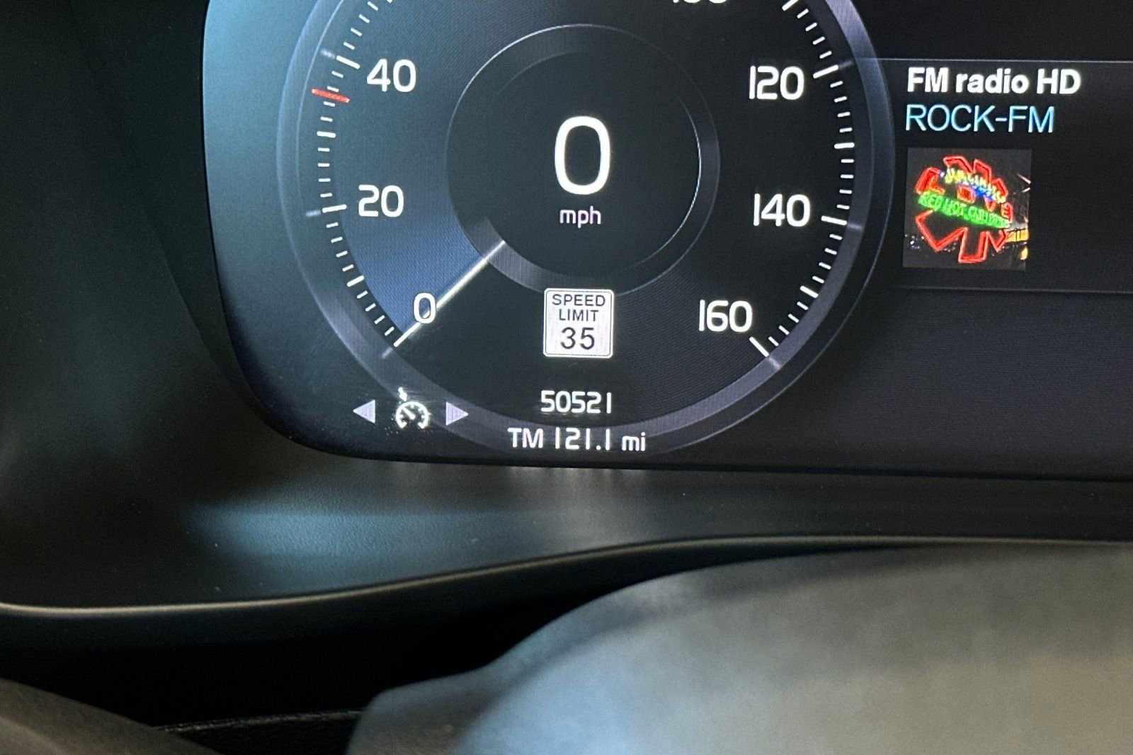 Used 2022 Volvo XC40 T5 Momentum image 24