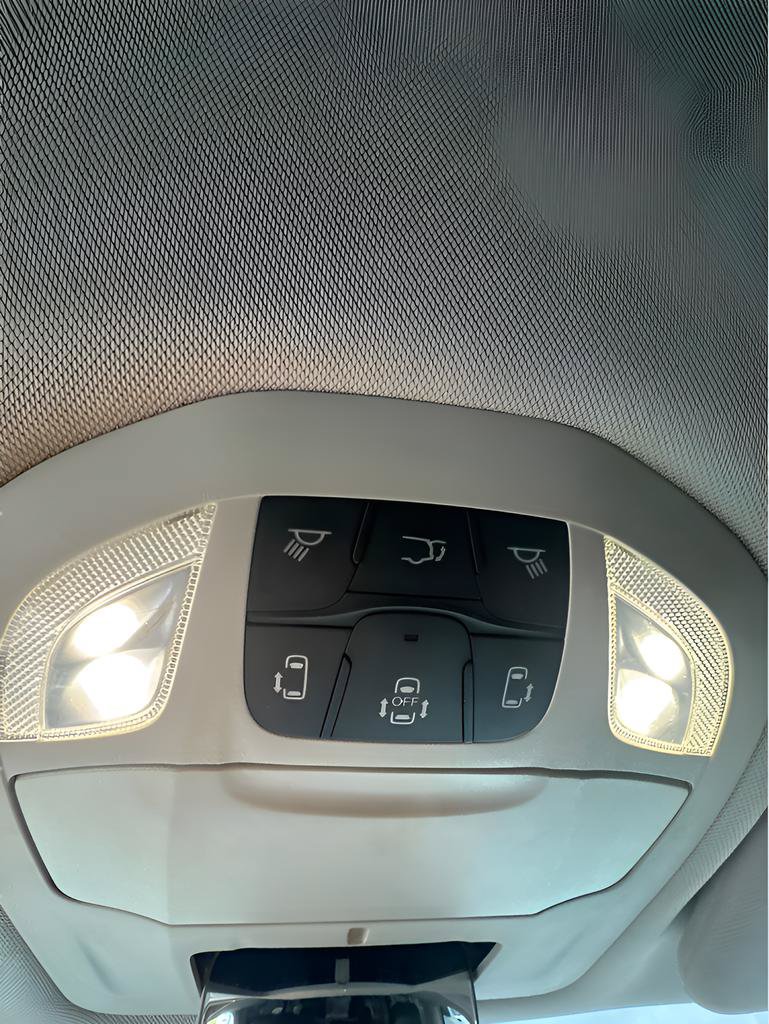 Used 2020 Chrysler Voyager Lxi FWD image 12