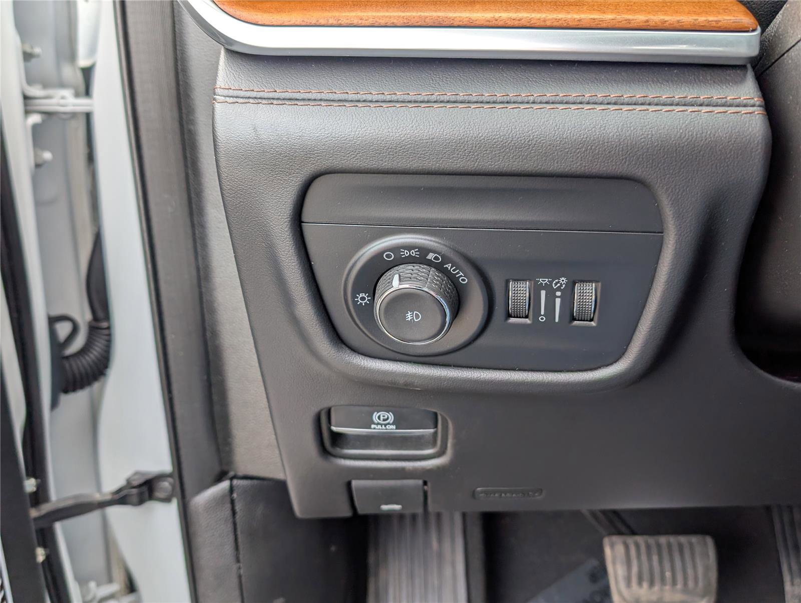 Used 2023 Jeep Grand Cherokee Summit image 23