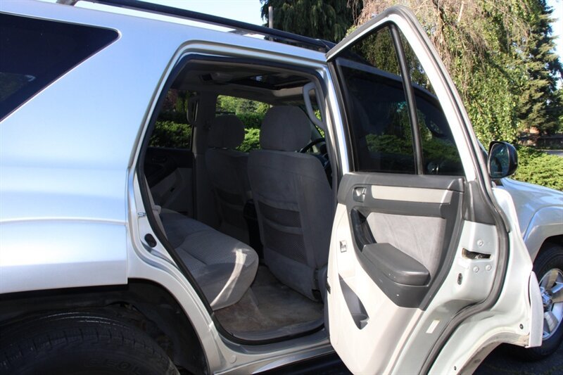 Used 2005 Toyota 4Runner SR5 AWD/4WD image 6