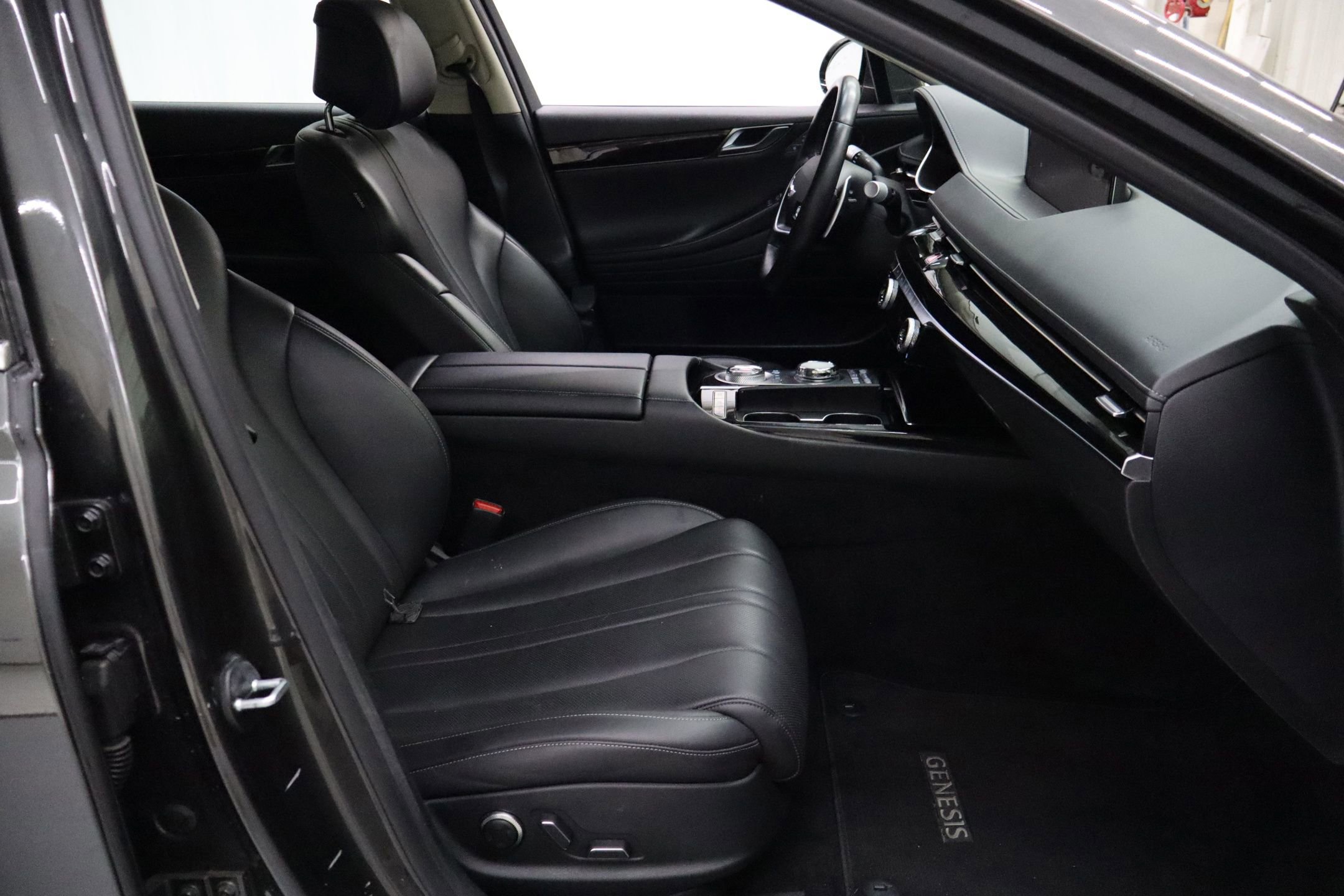 Used 2023 Genesis G80 2.5T image 31