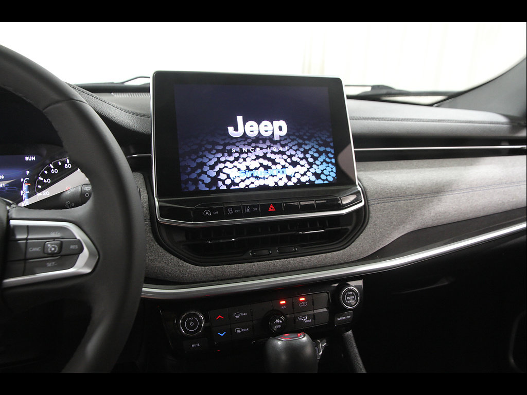 Used 2023 Jeep Compass Latitude AWD/4WD image 9