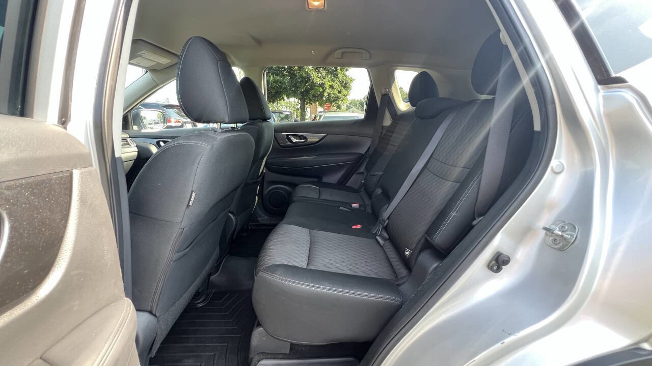 Used 2018 Nissan Rogue SV w/ Premium Package image 14
