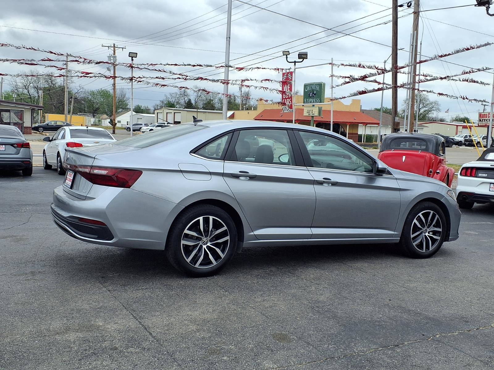 Used 2025 Volkswagen Jetta SE image 21