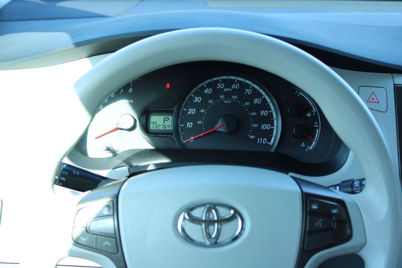 Used 2011 Toyota Sienna LE FWD image 9