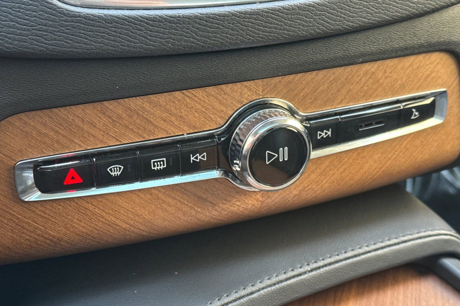 Used 2023 Volvo XC90 T8 Plus w/ Protection Package Premier image 22