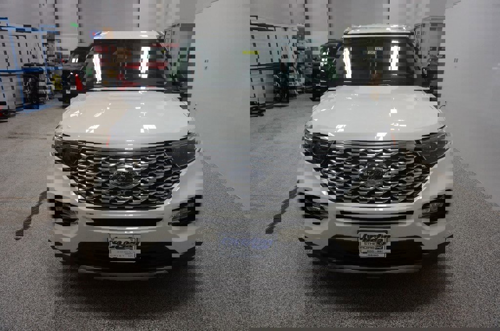 Used 2023 Ford Explorer Platinum w/ Technology Package image 2
