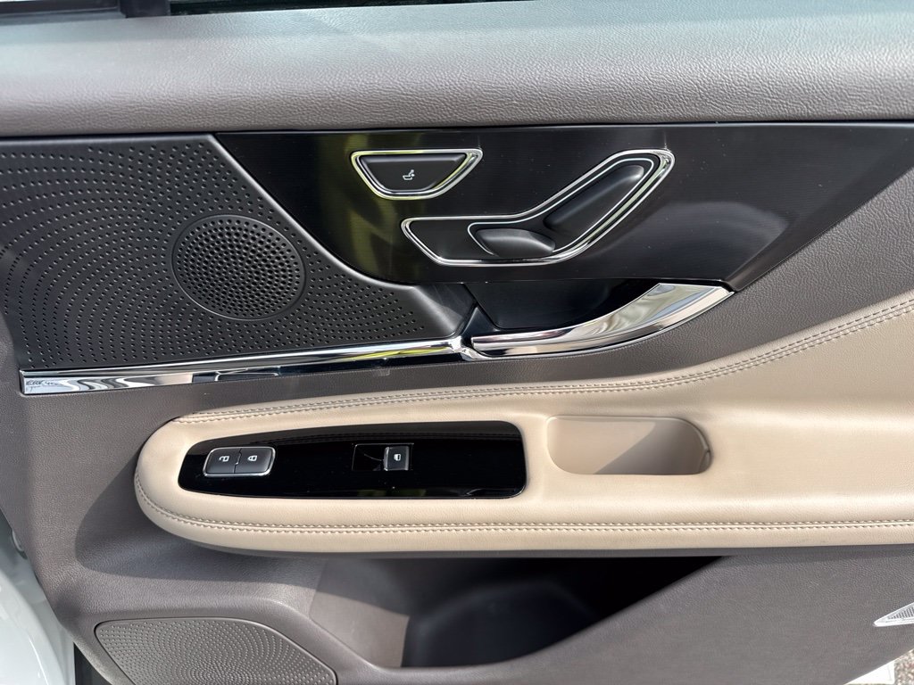 Used 2023 Lincoln Corsair FWD image 25