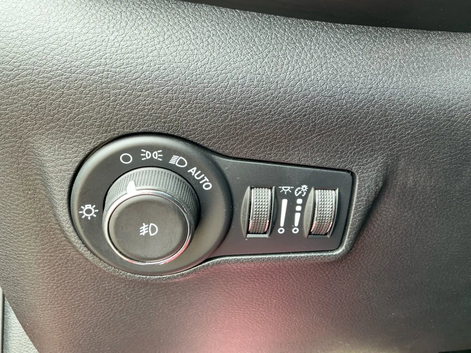 Used 2023 Jeep Compass Limited image 35