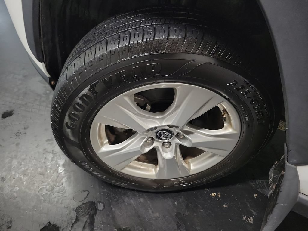 Used 2019 Toyota RAV4 XLE w/ Carpet Mat Package AWD/4WD image 13