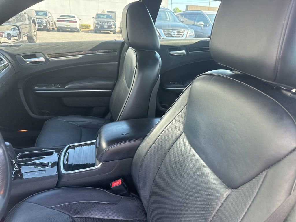 Used 2014 Chrysler 300 C image 17