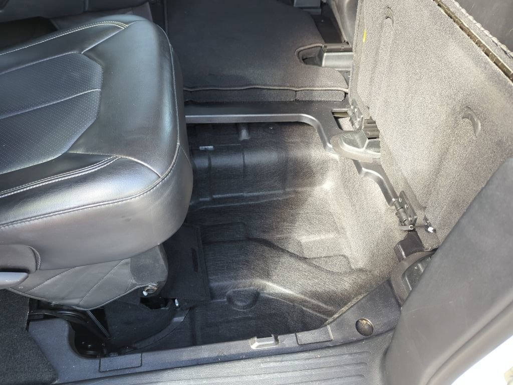 Used 2025 Chrysler Pacifica Select image 50