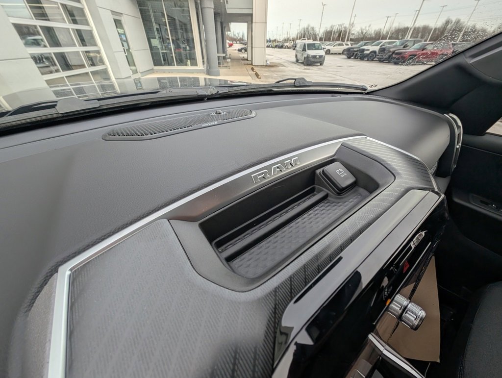New 2026 RAM 1500 4x4 Crew Cab image 33