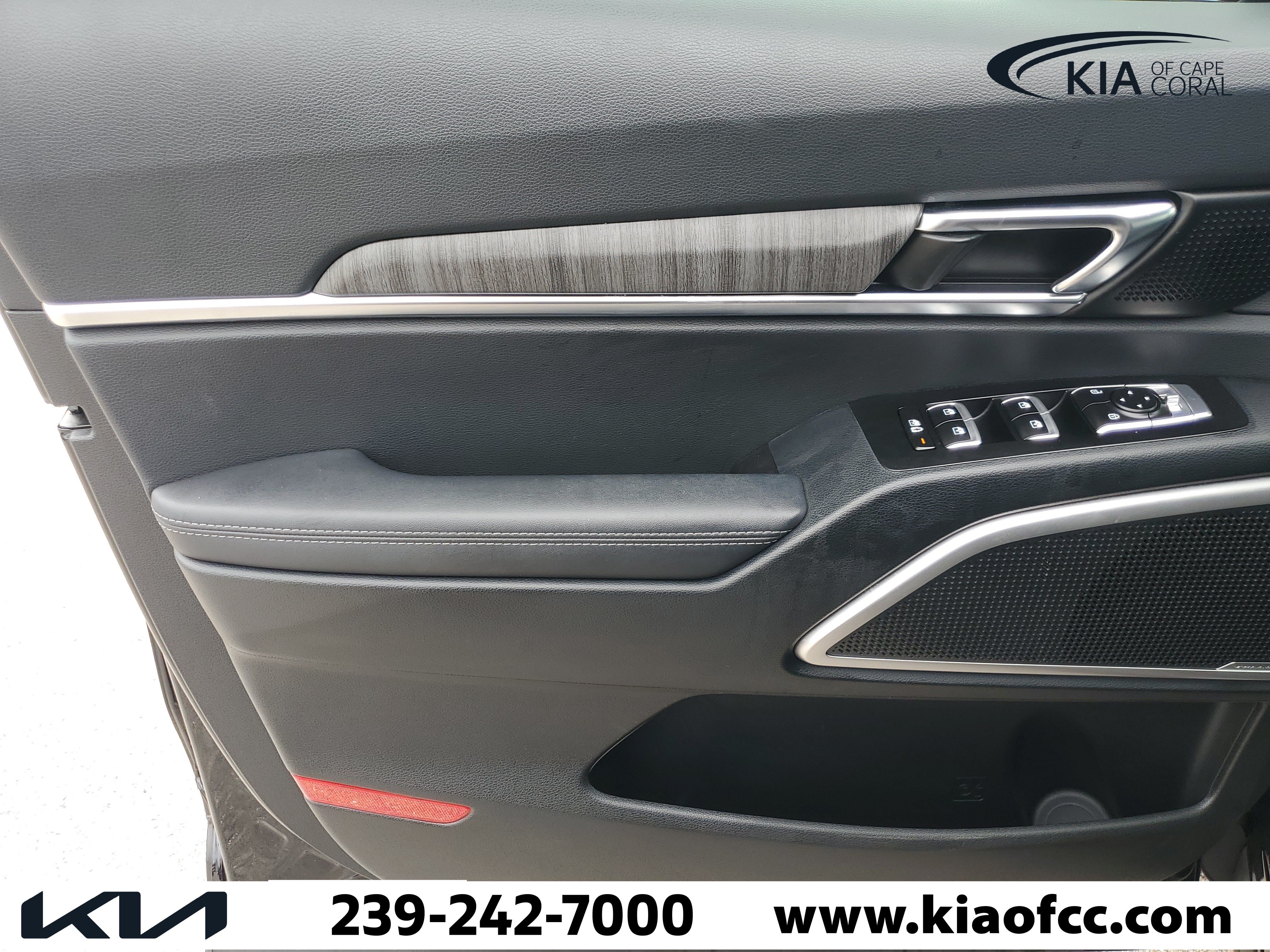 Certified 2024 Kia Telluride EX w/ EX Captain's Chair Package FWD image 33