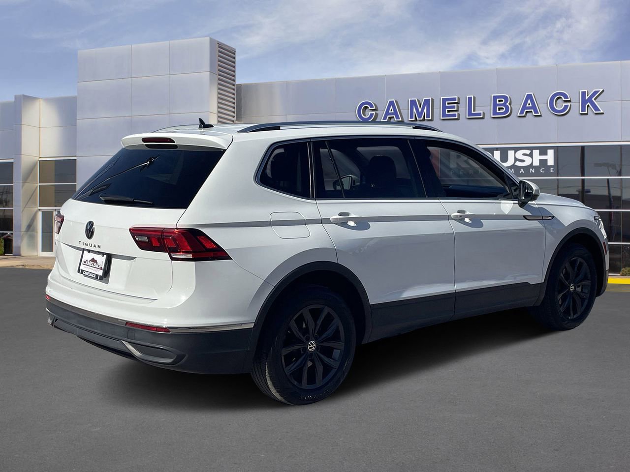 Used 2024 Volkswagen Tiguan SE image 6