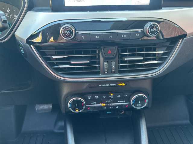 Used 2022 Ford Escape SE w/ SE Sport Appearance Package image 22