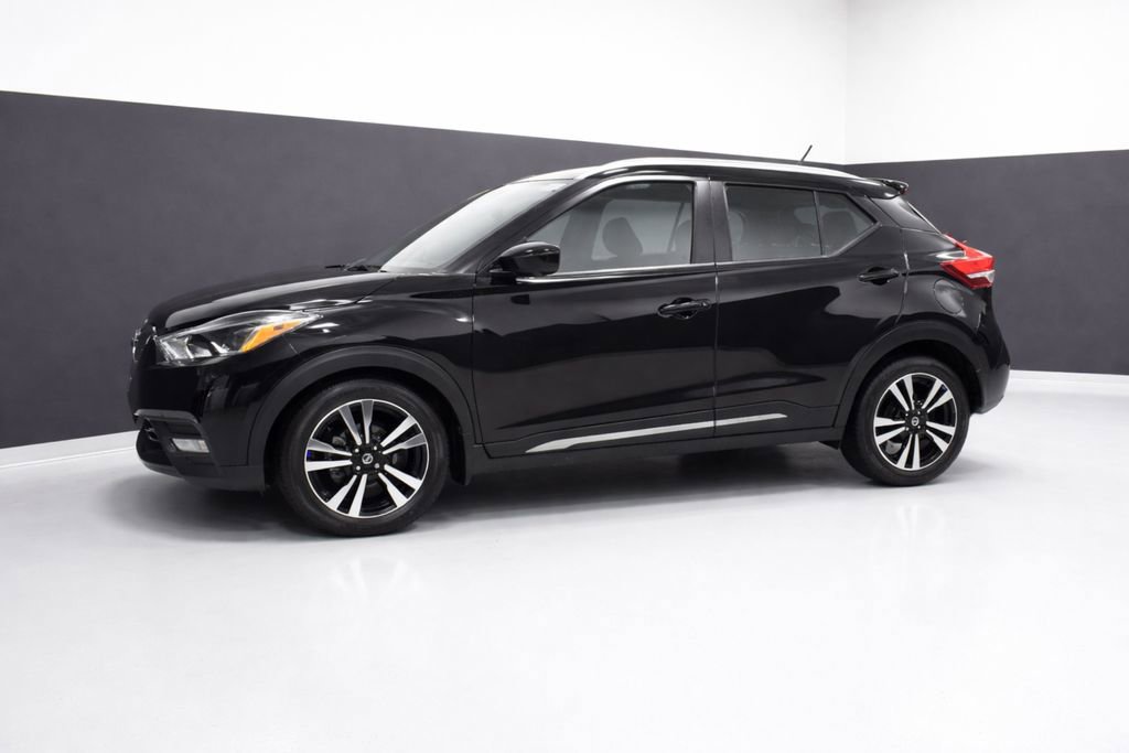 Used 2020 Nissan Kicks SR image 2