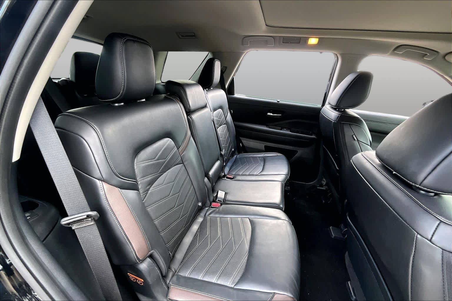 Certified 2025 Nissan Pathfinder Platinum w/ Cargo Package FWD image 21