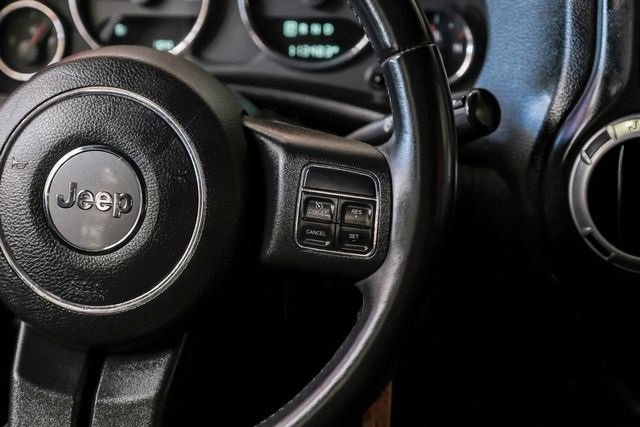 Used 2015 Jeep Wrangler Unlimited Sahara w/ Connectivity Group image 20
