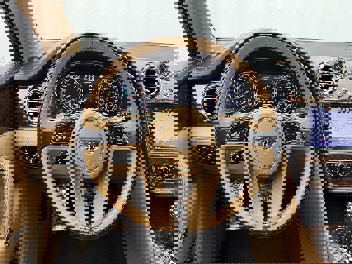 Used 2017 Bentley Bentayga image 12