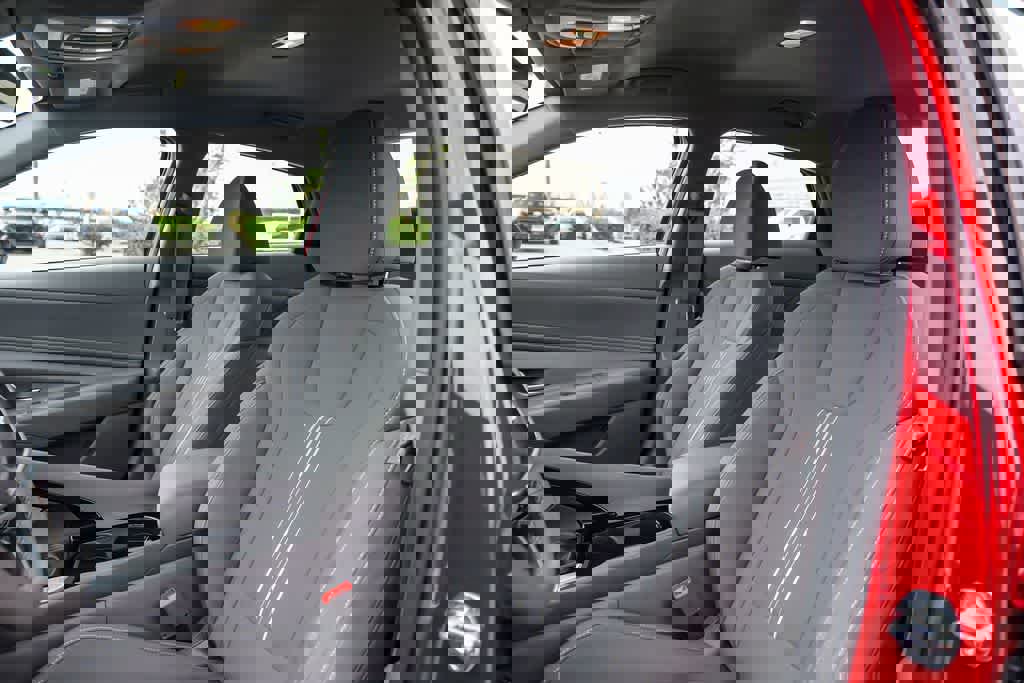 Used 2023 Hyundai Elantra SEL w/ Convenience Package image 17