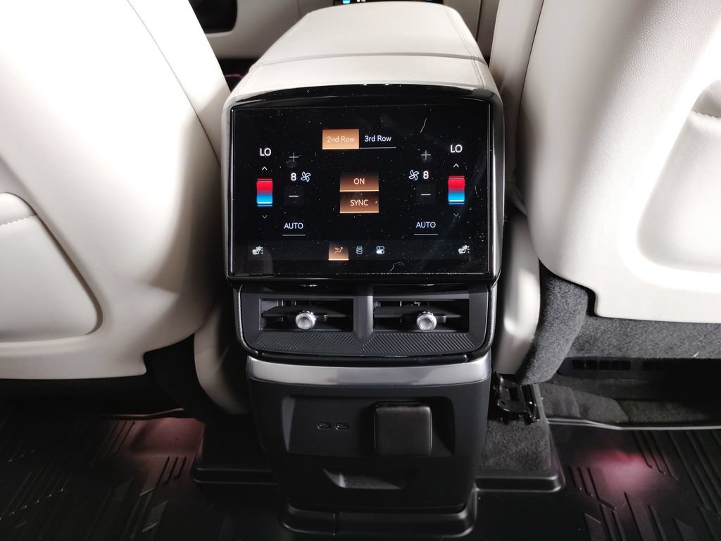 Used 2026 Cadillac Vistiq Sport w/ LPO, Floor Liner Package AWD/4WD image 24