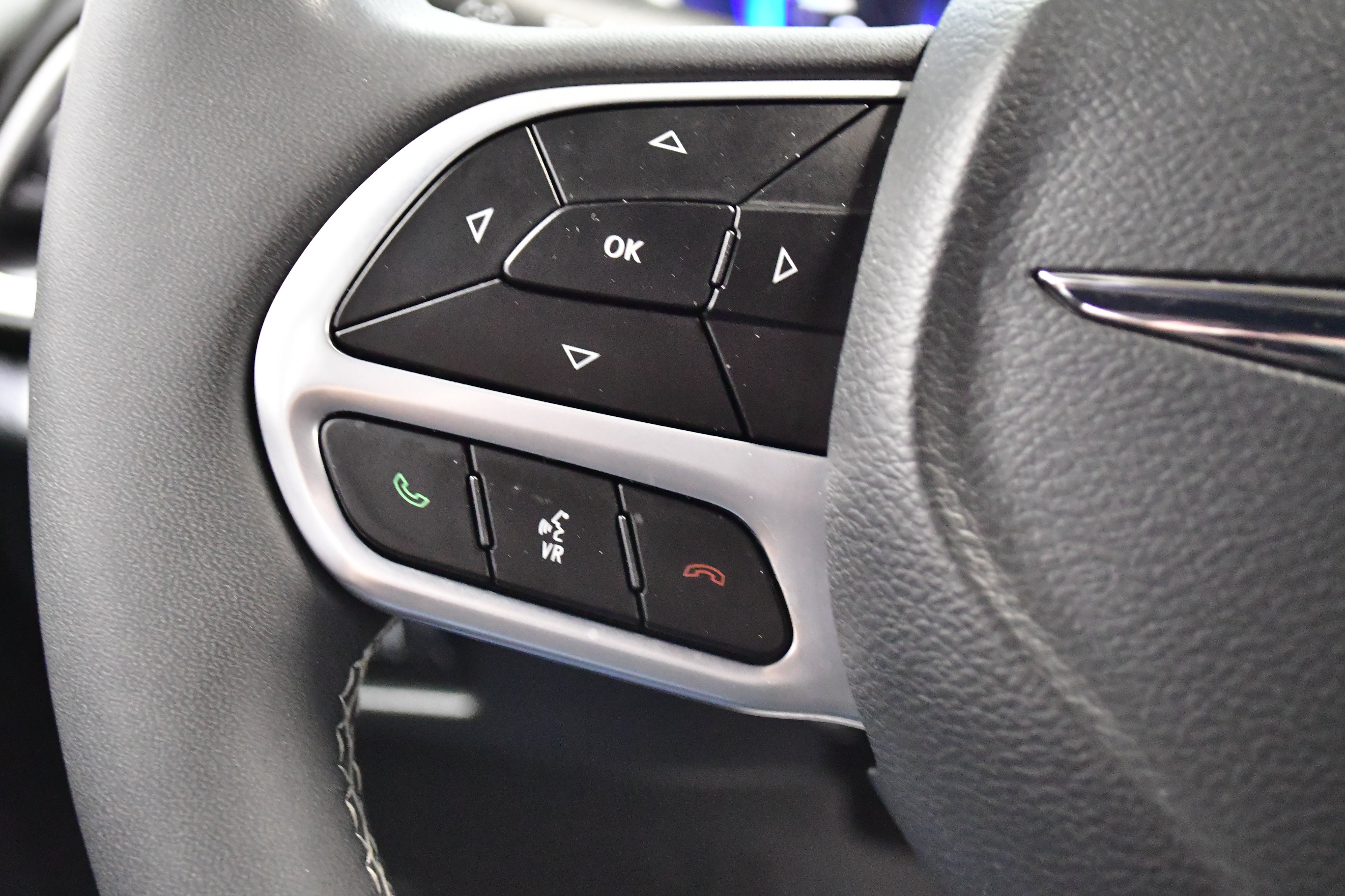 Used 2025 Chrysler Pacifica Select FWD image 25