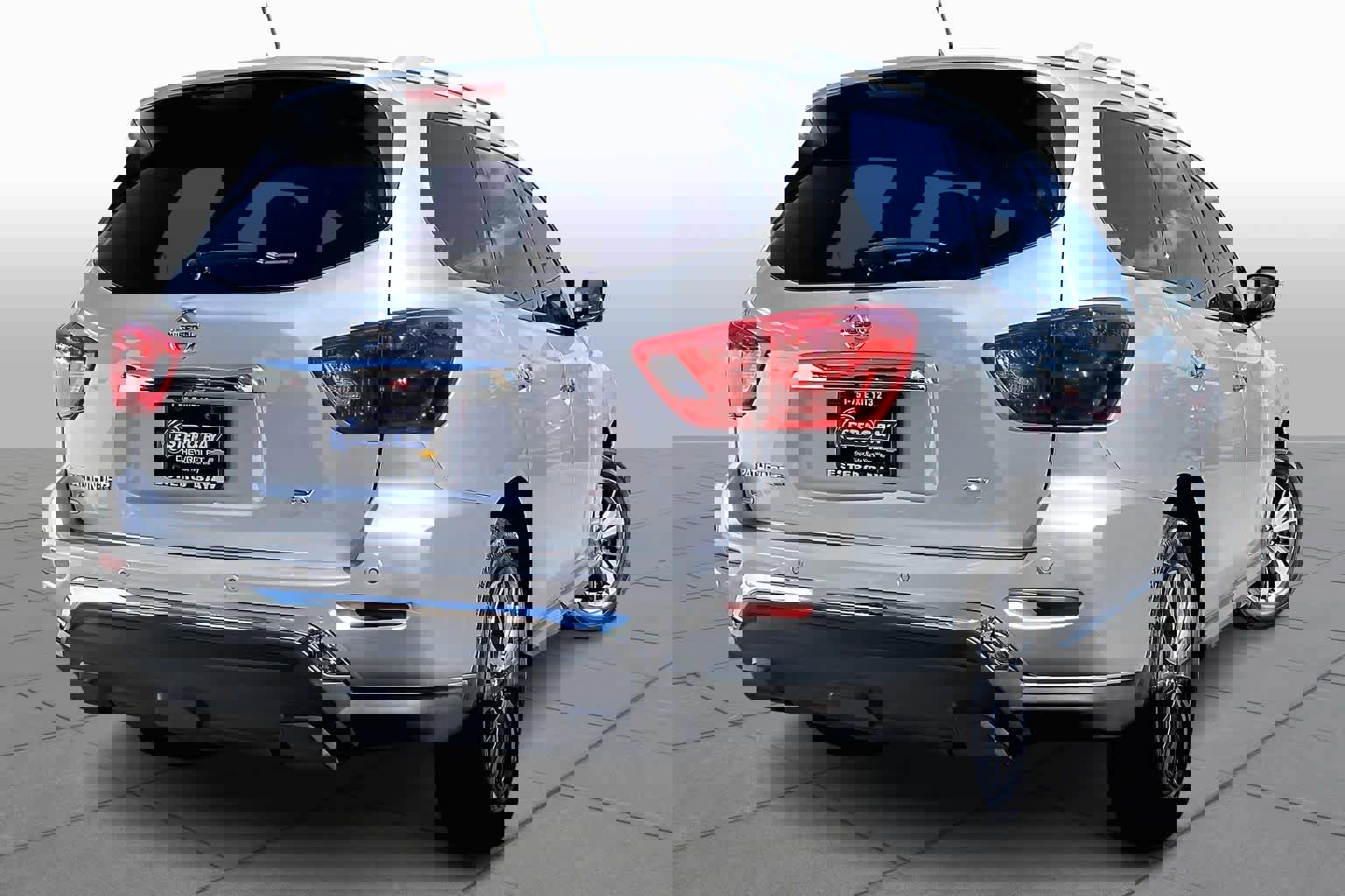 Used 2018 Nissan Pathfinder SV image 13