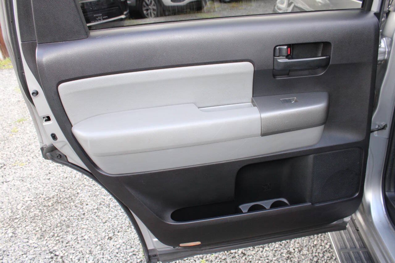 Used 2010 Toyota Sequoia SR5 AWD/4WD image 22